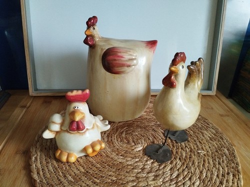 Statuettes famille poules