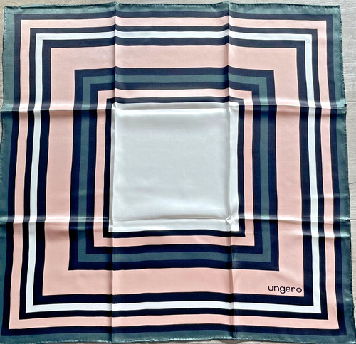 Foulard/Carré/Chale★UNGARO?