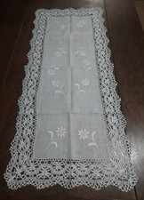 Napperon étamine brodée