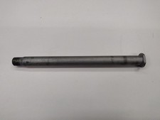 AXE ROUE ARRIERE HONDA CBR