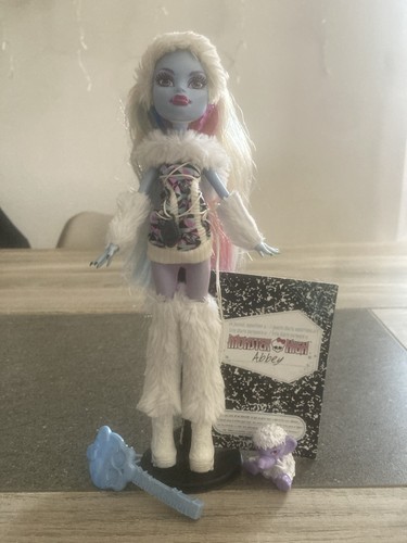 Poupée monster high - poupée,