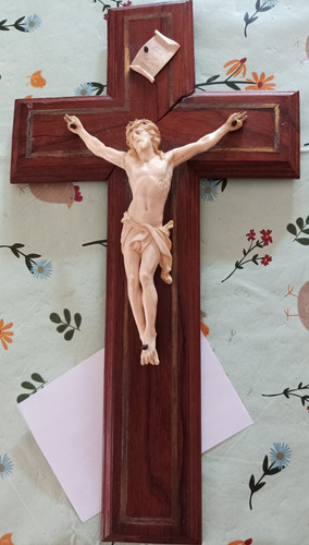 Ancien christ sculpté - ancien,