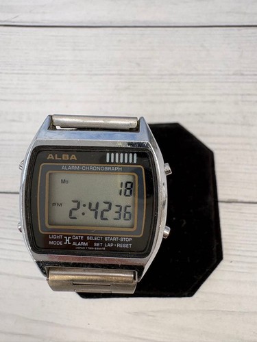 Montre numérique chronographe