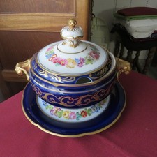 saucière ou bouillon couvert