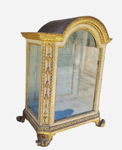Vitrine italienne milieu du - du,