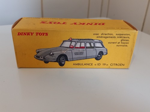 Dinky toys ambulance 19 - dinky, id