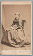 CDV FEMME HAIRSTYLE POSTICHE HOLDING ALBUM PHOTO OLD BERTRAND PARIS 1860's