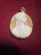 Pendentif Camée Monte Sur Or