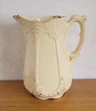 Broc très ancien en faïence