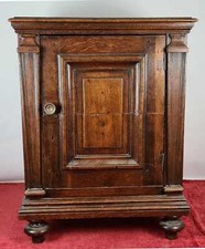 ARMOIRE AUXILIAIRE. TOURNÉ