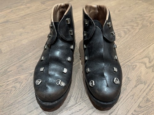 Anciennes chaussures - anciennes, de