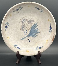 Assiette régionale française à décor floral bleu et brun