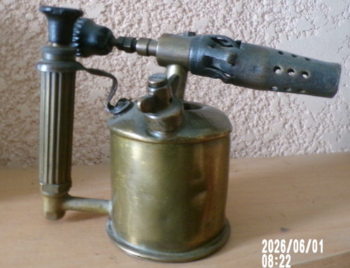 Ancienne lampe souder - à,