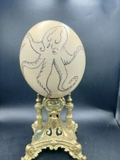 oeuf d'autruche Gravé Octopus ET Rose Des Vents Sur Socle En Bronze