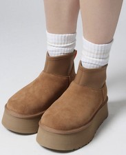 Ugg mini dipper en taille 39 beige neuve et dans la boîte d’origine .