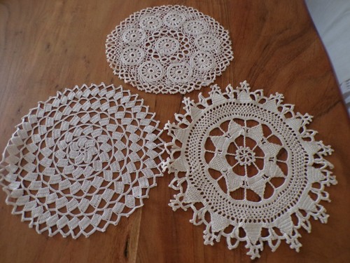 Lot napperons anciens en - de,