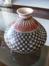 Mata Ortiz pottery Jar signed Manuel Heras 3 1/2" x 4"