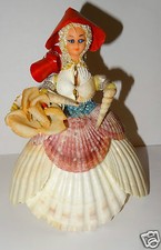 *********N° 2 SOUVENIR DE PLAGE. DE MER. MAGNIFIQUE GRANDE POUPEE EN COQUILLAGES