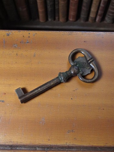 Clé ancienne pour - meuble, ou
