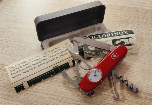 Victorinox swiss army knife - army,