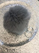 BIJOUX SAC A MAIN OU PORTE CLES POMPON GRIS FOURRURE SYNTHETIQUE TRES CHIC