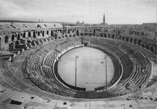 30 NIMES INTERIEUR DES ARENAS ROMAINES