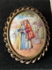 Jolie Broche Encien Porcelaine
