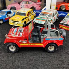 VOITURE BURAGO JEEP CJ-7 ROUGE