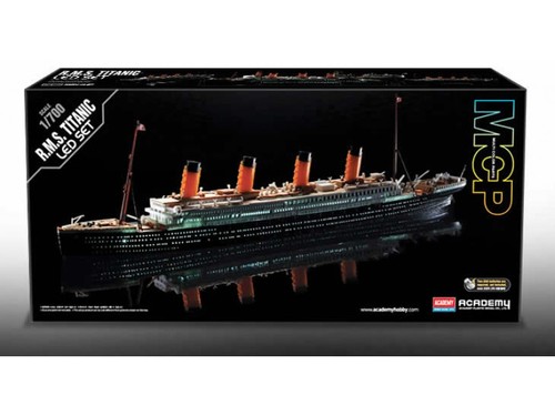 700 academy rsm titanic - 1:700,