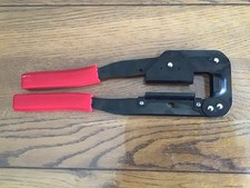 Pince à sertir RJ45
