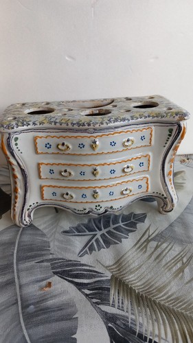 Ancienne bouquetière - , en