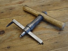  Outil ancien coupe rondelle    bourrelier cordonnier ?