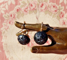 ANTIQUE Pair of GOLD and JAIS Star Decor Earrings Late 19th Century