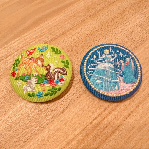 Disney broderie tin badge