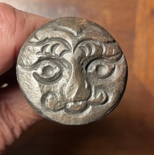 bouton de porte anthropomorphe du XVIIe en fer forgé