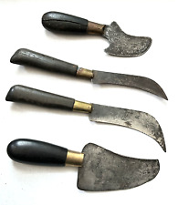 lot de quatre Couteaux à cuir
