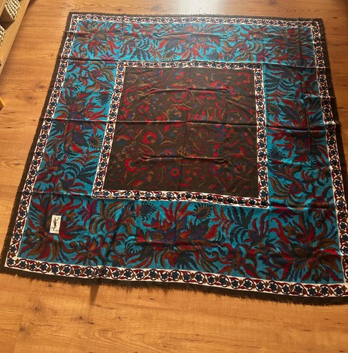 Foulard yves saint - yves, laurent
