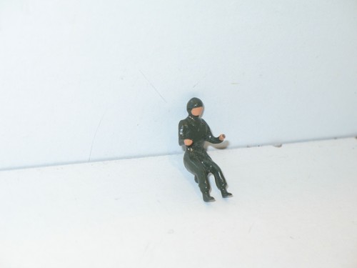 R10 dinky toys soldat - toys, metal