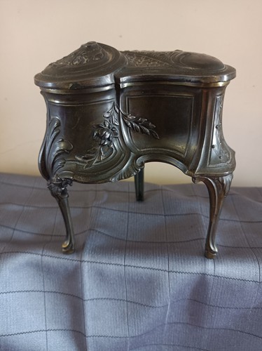Ancienne petite boîte - boîte, À