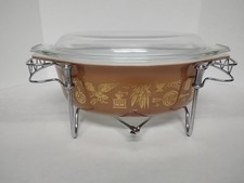Pyrex Oval 1.5 QT Early American Covered Casserole & Tomado Holland carrier VTG