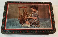 Ancienne Boite Tôle En Fer blanc  Décor Petite Fille soignant son Chien Teckel 