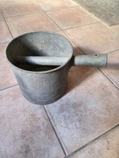 seau ancien servant à