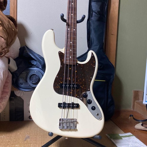 Guitare basse électrique