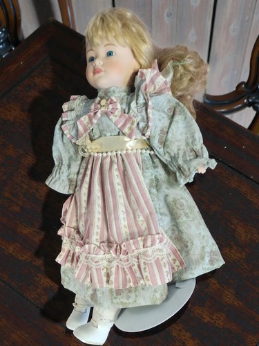 Poupée ancienne porcelaine
