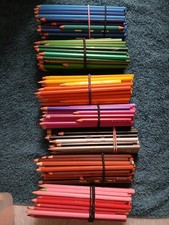 Lot De Crayons De Couleurs