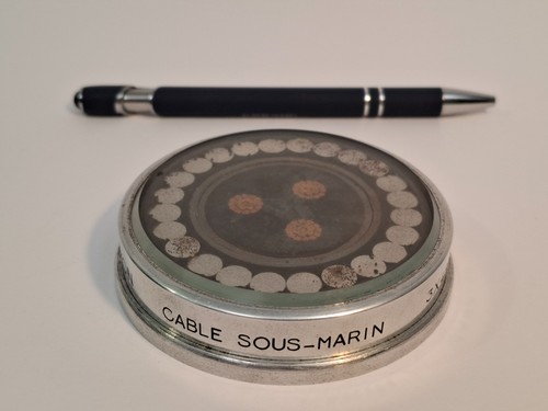 Presse papier cable sous - presse,