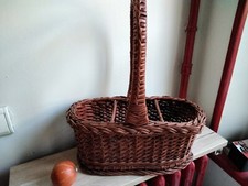 Petit Et Ancien Panier A Bouteilles