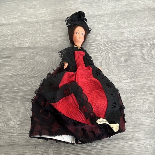 Poupée vintage costume