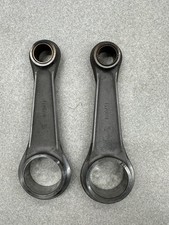Ducati 750 GT Sport Conrods connecting