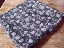 coupon  tissu  "  carreaux    "  avec  motifs  : fleurs,coeurs,noeuds  38  X  74